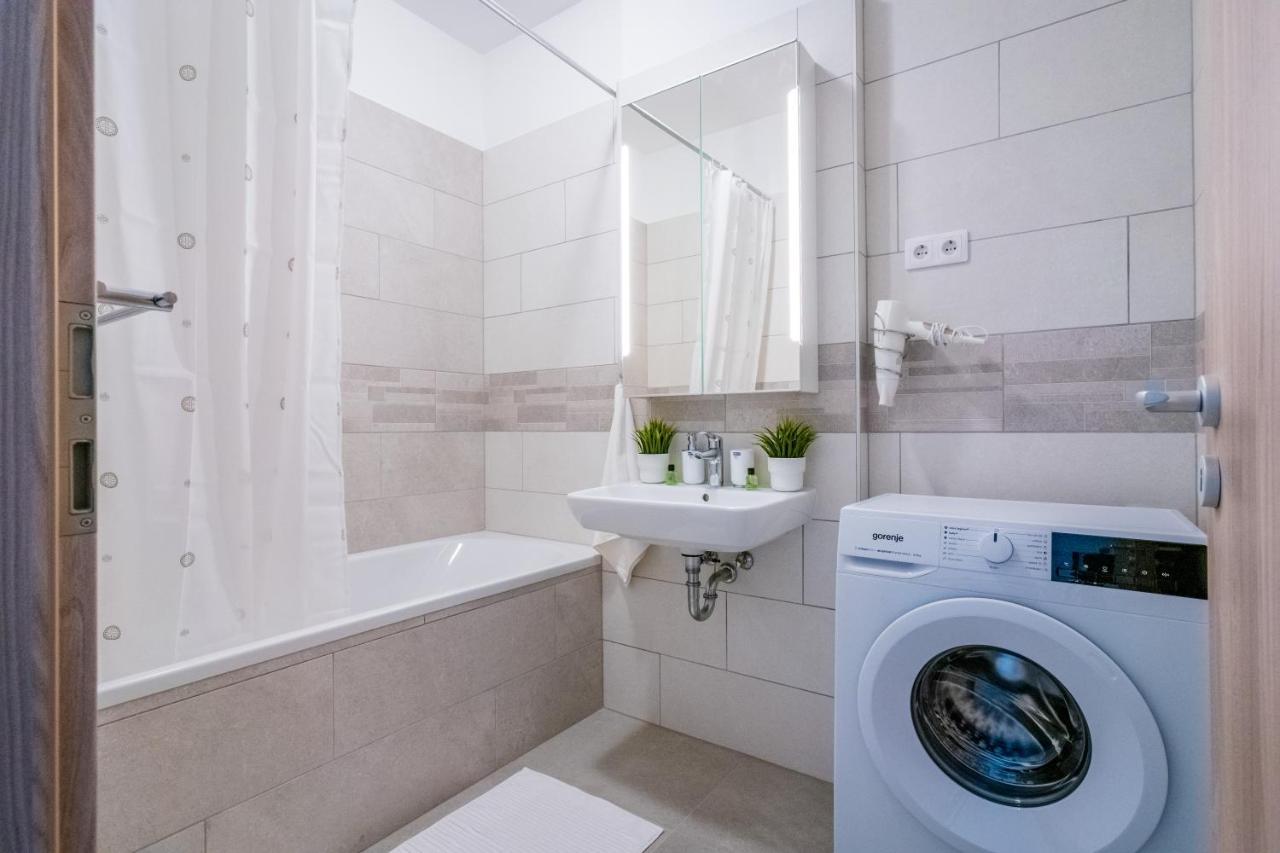Fox Premium Apartment & Free Private Parking Budapest Eksteriør billede